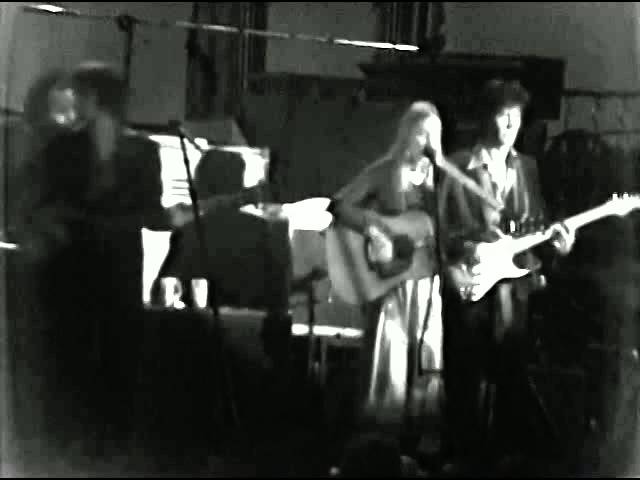 The Band - Coyote (with Joni Mitchell) - 11/25/1976 - Winterland (Official) class=