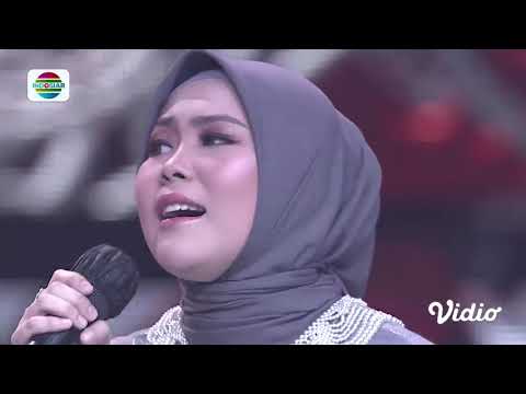 Wat gebeurt er als de vriendelijkheid van een alleenstaande moeder, die iemand die haar geholpen hee