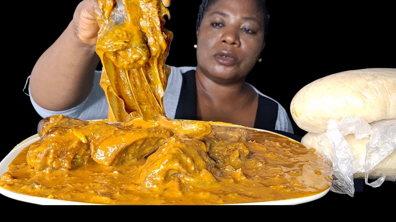 Африканская еда мукбанг фуфу с супом огбоно (АСМР фуфу мукбанг)