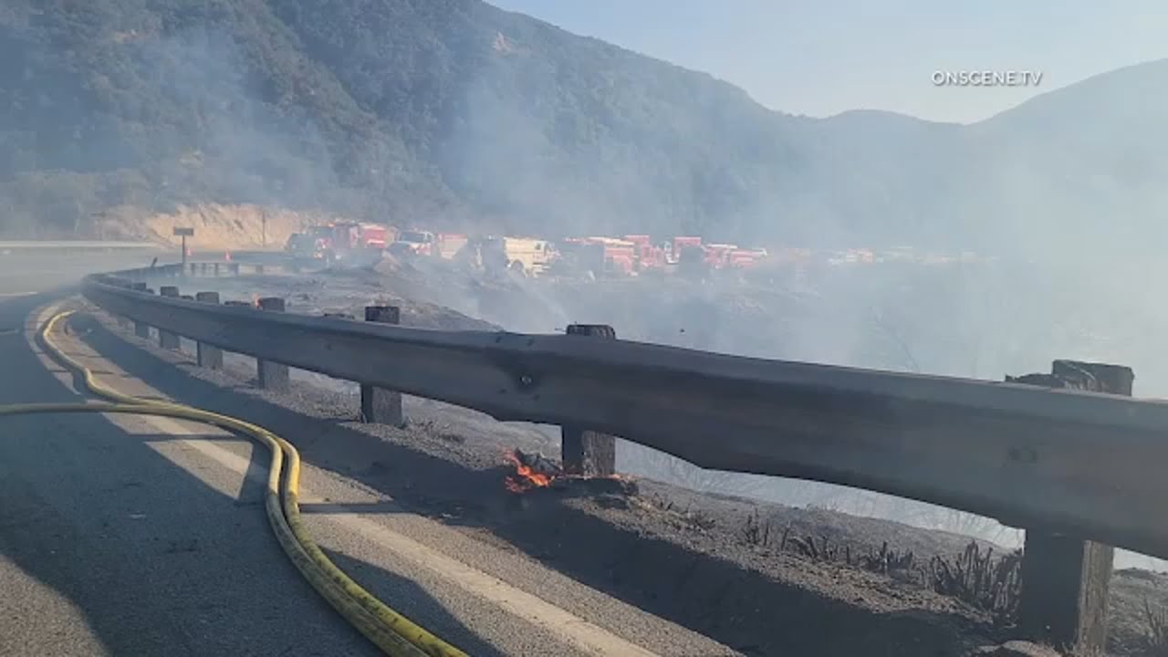Brush fire closes section of State Route 330 in San Bernardino - YouTube