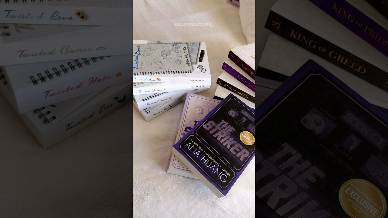 The Striker⚽️🩰- Ana Huang 