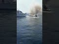 Zapalio se gliser između Krka i Cresa, turisti skakali u more