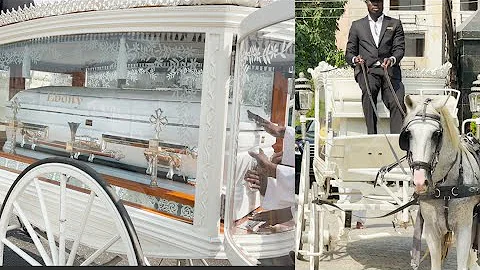 So Beautiful! See What Yoruba Actress Remi Surutu Used To Carry Her Late Mom At Her Burial