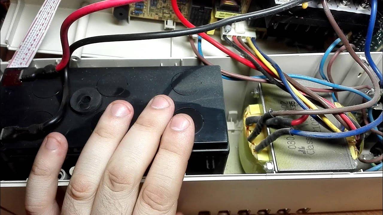 Бесперебойник на конденсаторах. Почему выключается бесперебойник. Неисправности ибп. Powercom bnt 600 плата. Бесперебойник пищит.