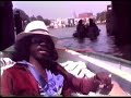 Capture de la vidéo Johnny "Guitar" Watson Relaxes In 1989 In A Boat To Paradiso, Where He Excelled The Night Before