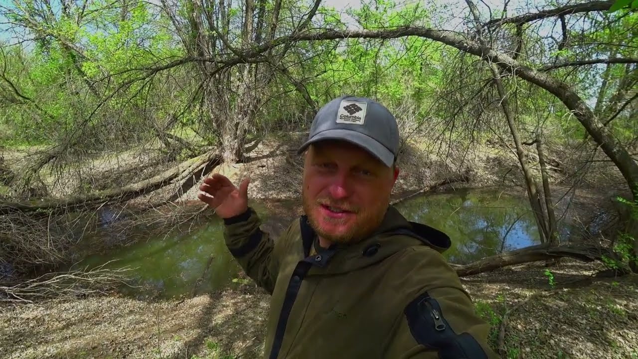 РЫБАЛКА В ЗАТОПЛЕННОМ ЛЕСУ на микро речке. Поплавочная ловля. Рыбалка на карася.