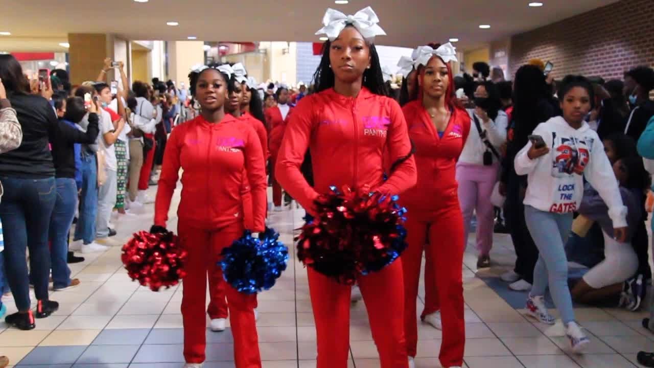 RAW VIDEO: Students Give Duncanville High School Football Team A 'D'ville-Style' Send