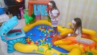 Dinozor oyunlu Yeni havuz evde açtık.kurduk kaydıraktan kaydık oynadık
