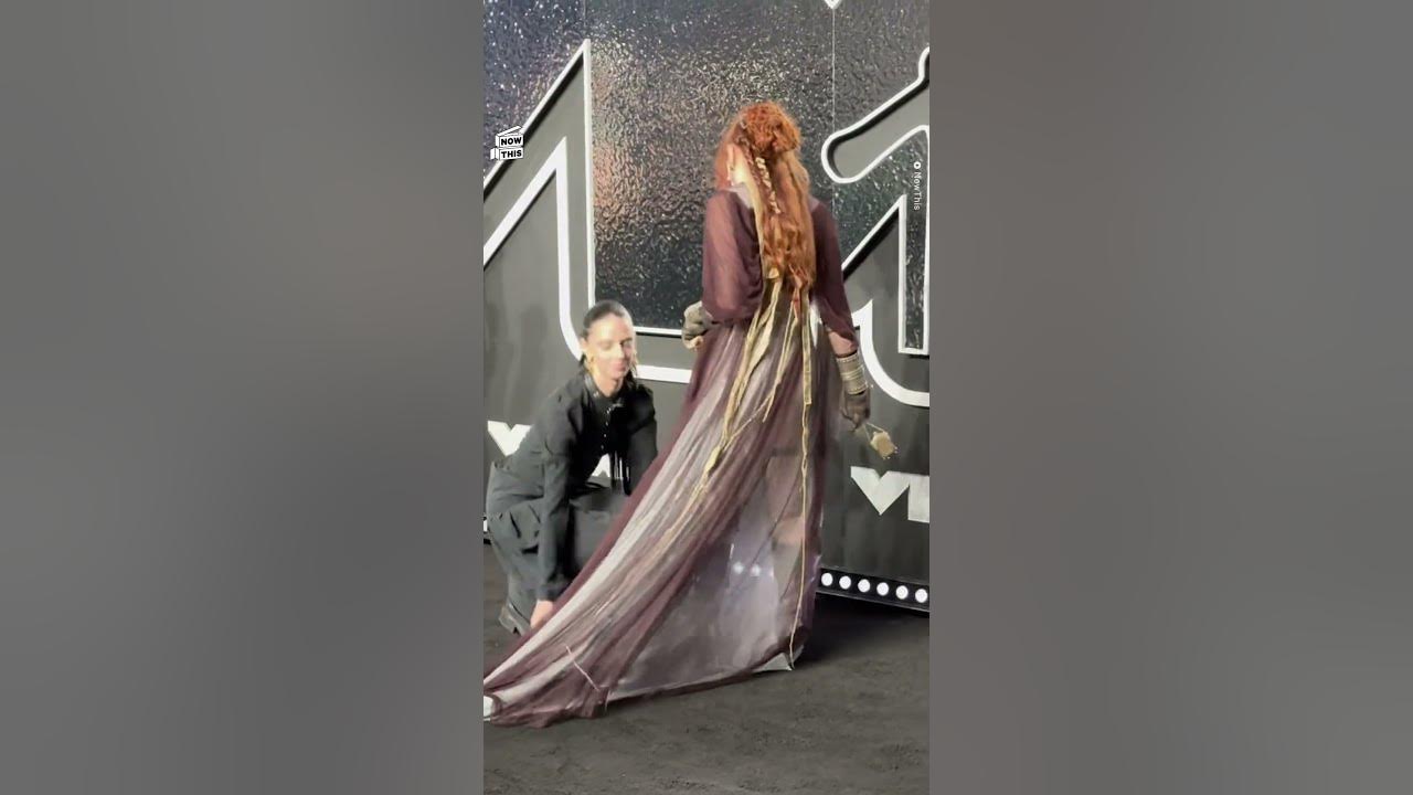 Chappell Roan Claps Back on VMAs Red Carpet