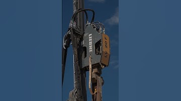 Watch This Liebherr Dominate the Jobsite!!