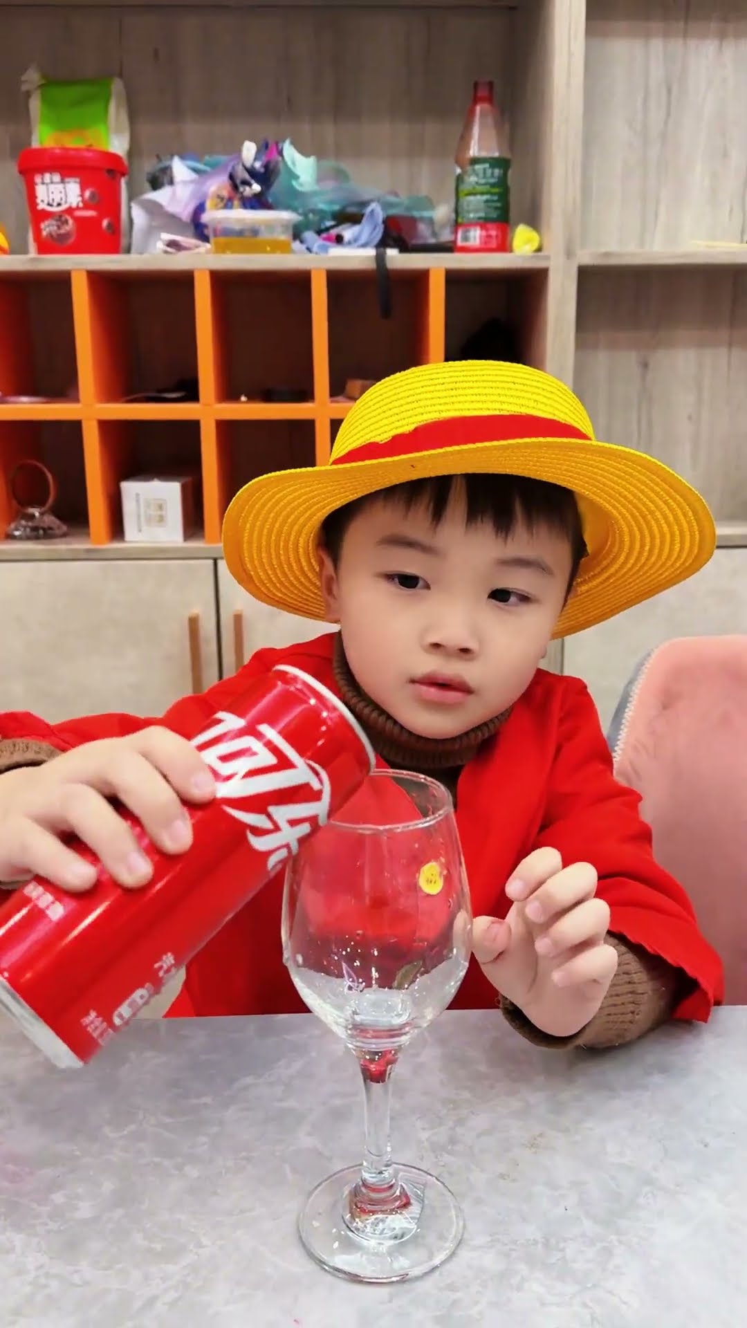 可乐瓶里为什么不都是可乐？ #路飞 #海贼王