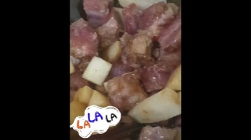 sườn non kho củ cải, món này ăn rất hao cơm đấy ạ.