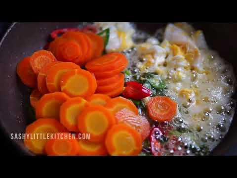Mie Goreng Sederhana (Indonesian Style Fried Noodles)
