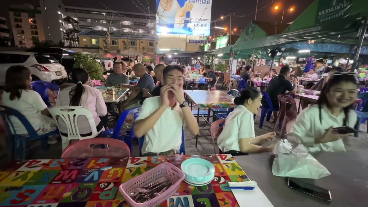 บ่าวอำนาจนั่งรถไฟครั้งแรกในไทย สามต่อกว่าจะถึงอนุสาวรีย์ชัย ￼￼￼