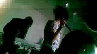 Crystal Castles - Alice Practice Live At 16 тонн in Moscow 2008