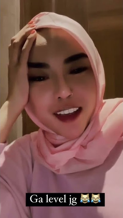 mbanya di selingkuhi makanya buka hijab😌 #medinazein #viral #hijab #selingkuh #pelakor