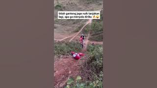 Terbangnya bikin jantungan #trail #cross #motorcross #motocross #trabas #grasstrack #gtx #shortvideo