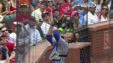 TB@CIN: Baker makes a nice catch in foul territory