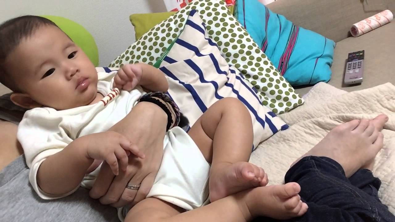 赤ちゃん5ヶ月 足が激しすぎる Youtube