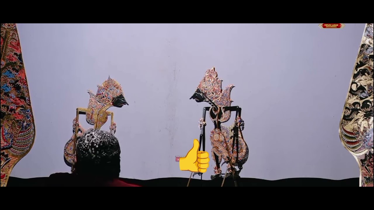 Karno cerita sama Prabu Kresna, tentang cintanya sama adik2nya (Pandawa). 