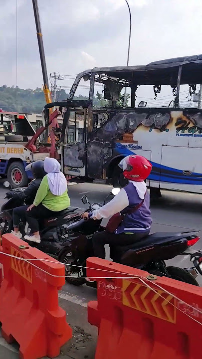 NYARIS TAK TERSISA | BUS HARYANTO TERBAKAR