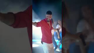 Burak Bulut Kurtuluş Şarkı Söylüyor Konser Verdi