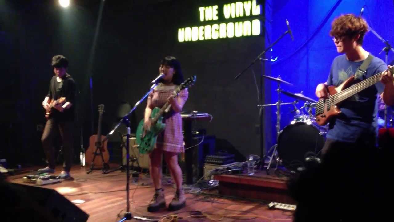 crystal tea-미성년 / 2013 live ver@vinyl underground - YouTube