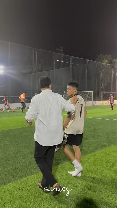 Family time, nonton Ismail tanding bola di sekolahnya… #AniesBaswedan #keluarga #anak #sepakbola