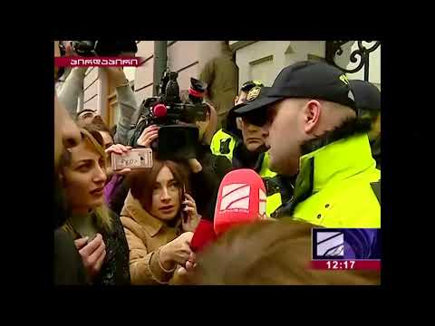 მოძრაობა „გაბედეს“ წევრები ათონელზე, პრეზიდენტის რეზიდენციის ჭიშკარზე ბოქლომის დადებას ცდილობენ