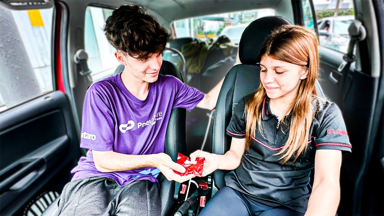 SERÁ QUE A DUDINHA GOSTOU DO PRESENTE??? 🤔