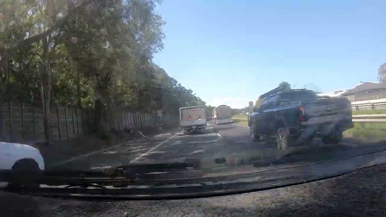 Шоссе Брюса. Едем на север в пятницу. Арво. Да, это ад, и я ною и жалуюсь всю дорогу.