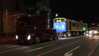 西武鉄道新2000系2085F(クハ2085号車)千葉県某所行き廃車陸送柏呼塚交差点付近通過