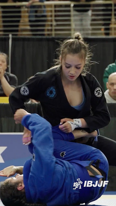 Beautiful guard pass and submission by Alexa Herse! #ibjjf #bjj #jiujitsu