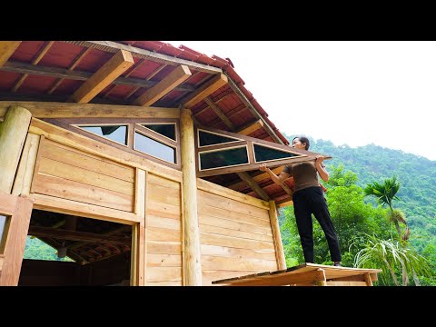Video: Cabana din lemn care conturează legătura cu natura de Anik Pelokuin