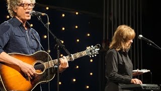 The Jayhawks - &#39;Devil In Her Eyes&#39; | The Bridge 909 in Studio