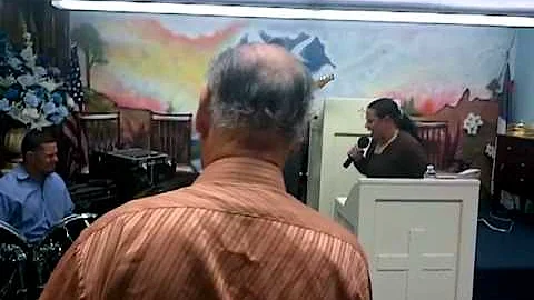 Pastor Aponte y Mildred y Jason Aponte Praising Go...