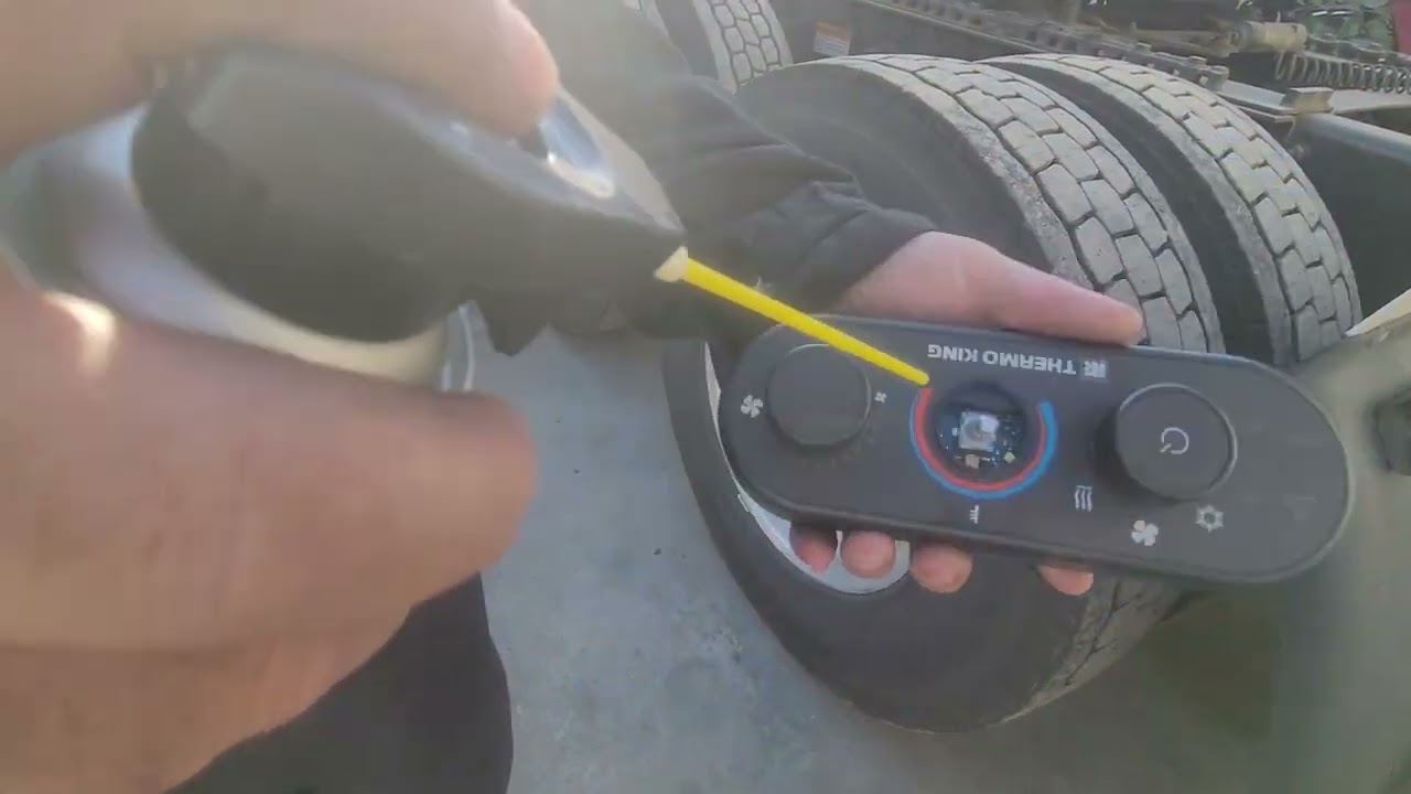 Thermo King APU shutting down getting Yellow triangle Due to bad controller