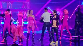 GUAYNAA Y LELE PONS- ABAJITO y DE PARTY EN PARTY en vivo desde los American music awards