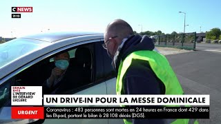 Un drive-in pour la messe dominicale