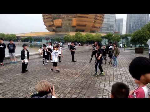 Street dance in Hangzhou China  - 1   街舞在杭州中国 - 1