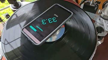 Turntable wow and flutter test on a DDX-1000.