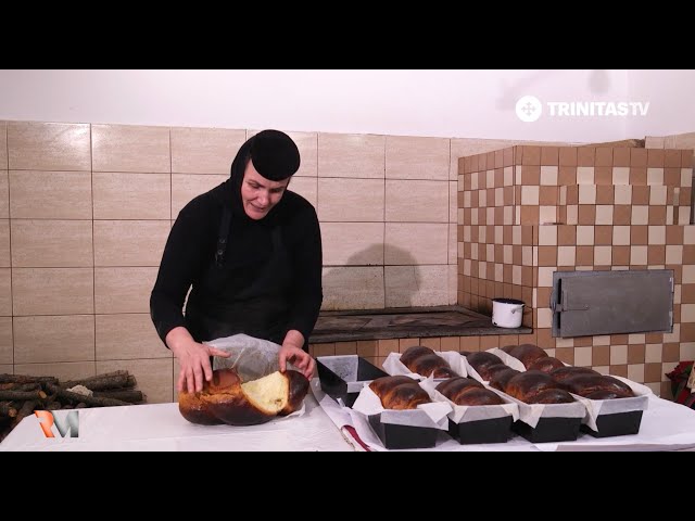 Delicii tradiționale: Celebrii cozonaci de la mănăstirea Adam || Rețete mănăstirești class=