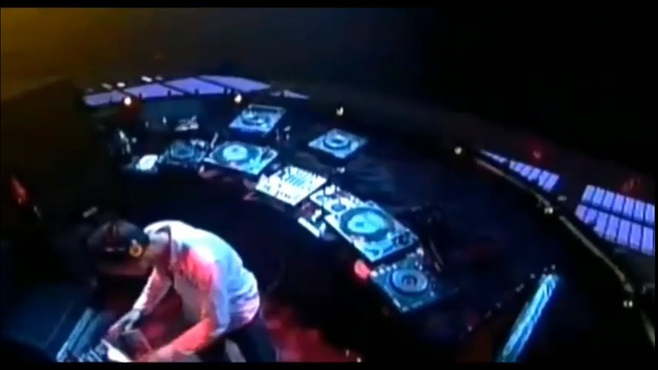 Παρακολούθηση Odyssee - Evolution (Tiësto In Concert 2) στο YouTube Παρακολούθηση Odyssee - Evolution (Tiësto In Concert 2) στο YouTube