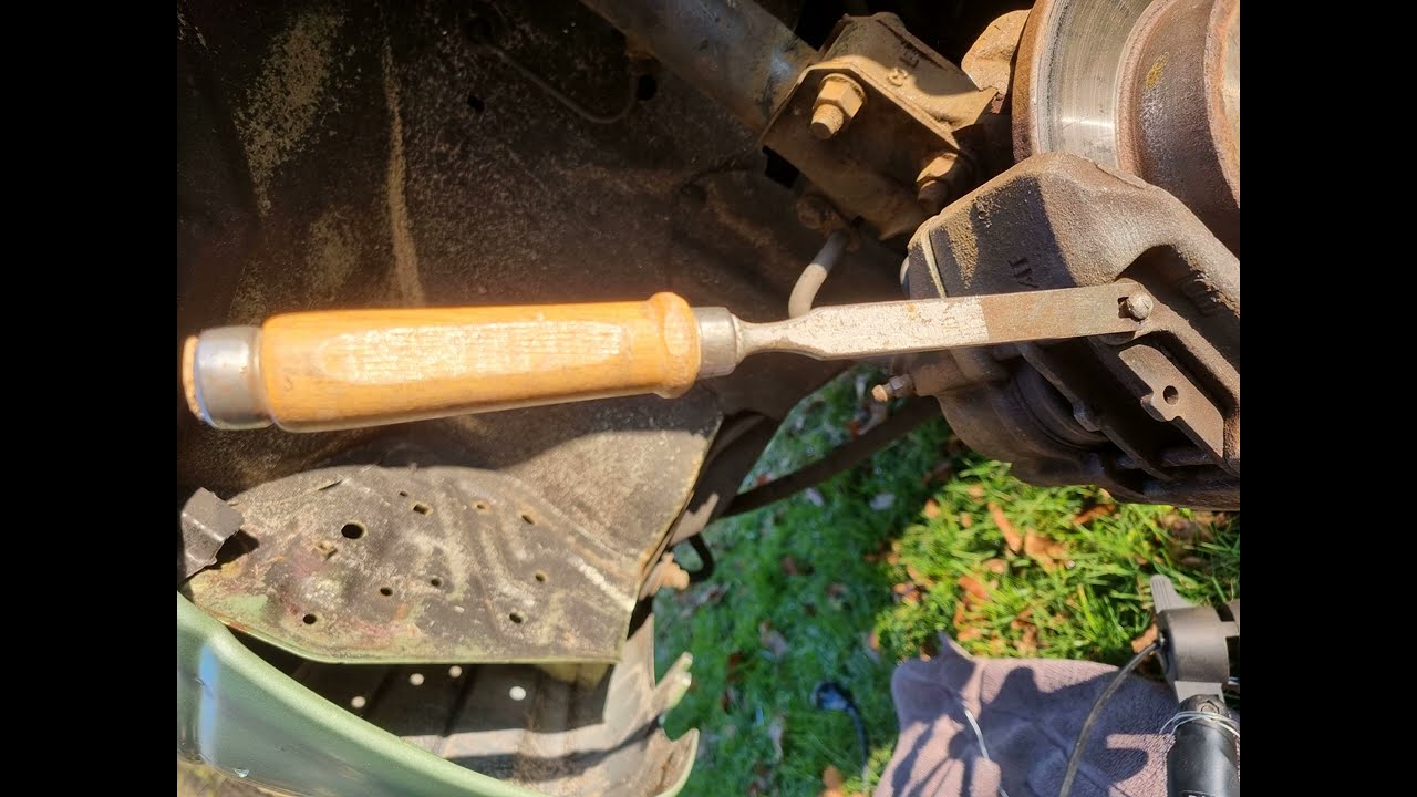Daihatsu Cuore L701 - Removing stuck brake pad pins using a file modified to fit a caliper pin