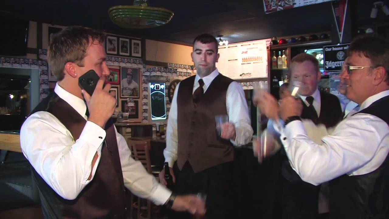 soldier surprises sister on wedding day with a phone call