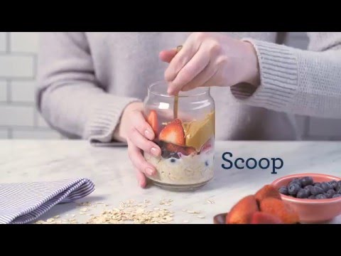 how-to-make-berry-and-peanut-butter-overnight-oats-|-quaker®