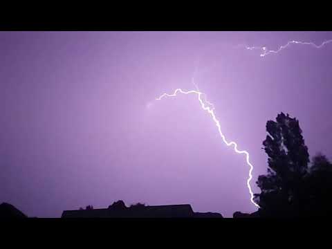 Vídeo: Thundercloud. Trovoadas e relâmpagos