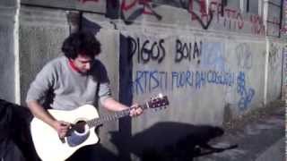 Video thumbnail of "la Barriera - Errico Canta Male"