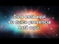 Dios está aquí - Miel san marcos (Letra)