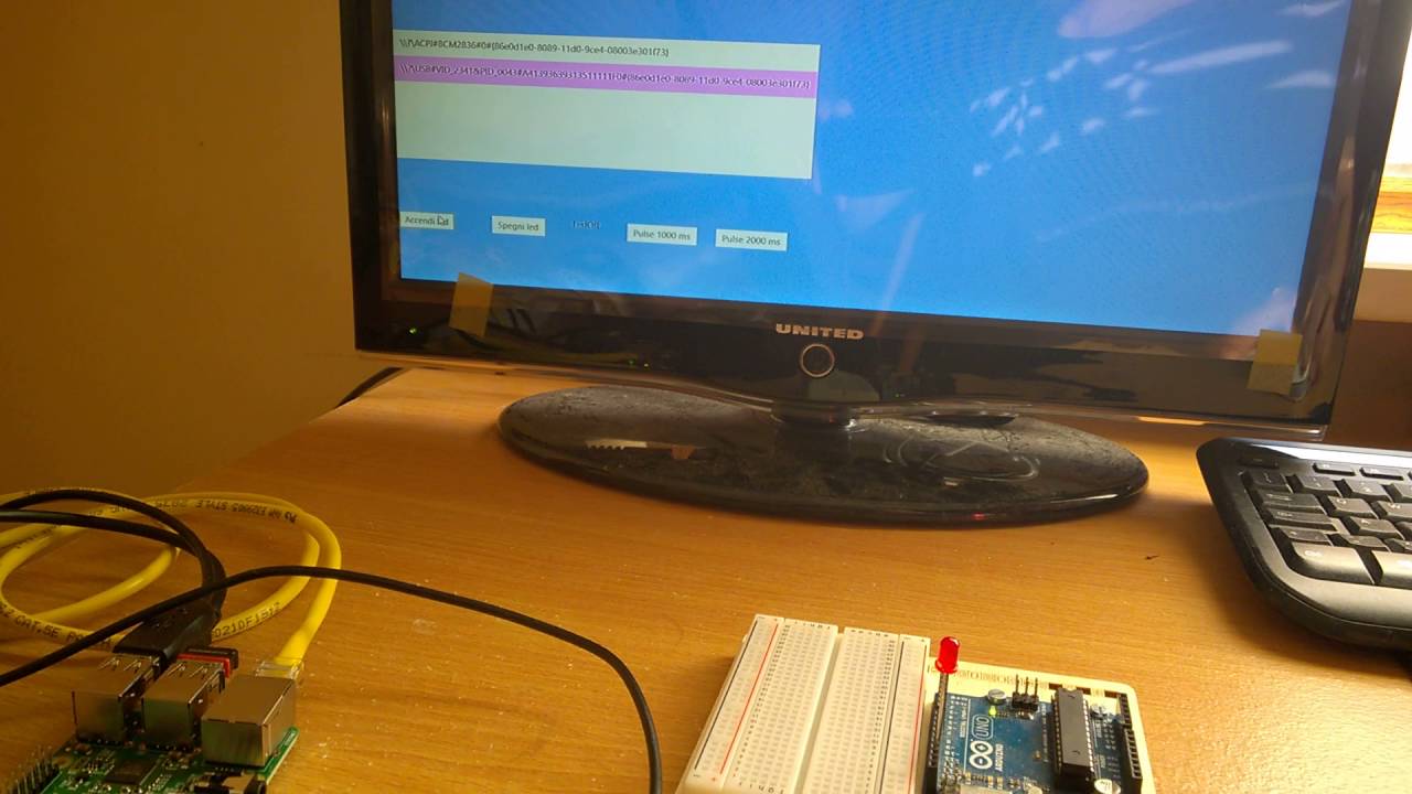 Windows 10 IoT e Arduino - YouTube
